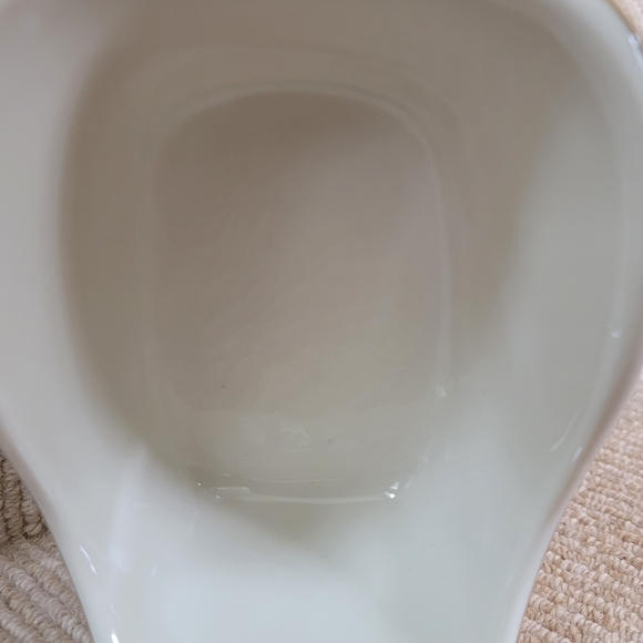 LIKE NEW! IOB Mikasa Porcelain Ribbon Holly Sleigh FK017 Ivory Color With Box - Picture 8 of 15